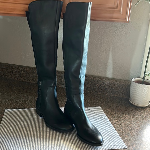 NEW “Vince Camuto” Librena size 8 1/2 heel 1 1/4 aprox leather/gore-Tex - Picture 2 of 15